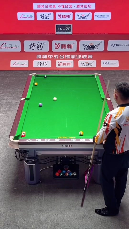 全场观众迎 全场观众迎