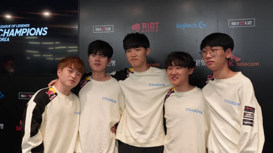 表现依旧是 表现依旧是